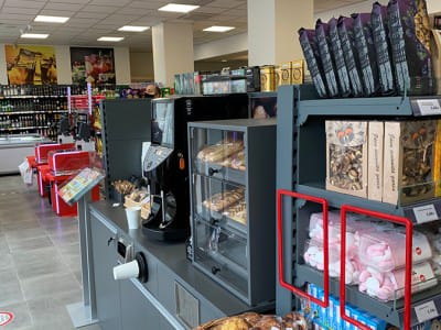 Команда VVN выполнила поставку торгового оборудования и монтажные работы в новом магазине сети магазинов "ТОР" в Риге.16